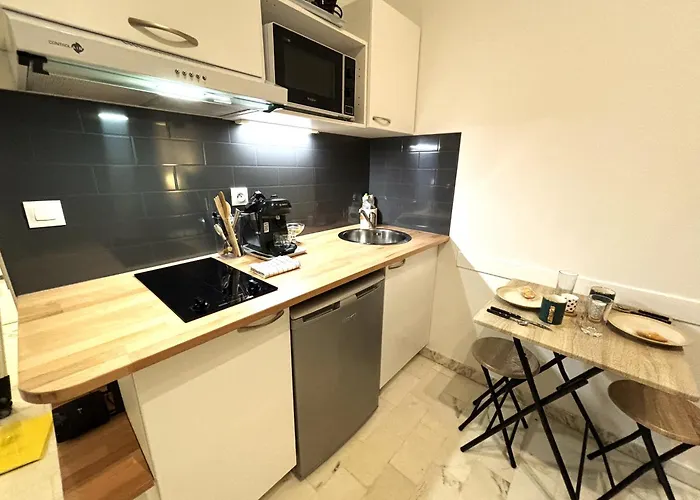 Center Ac Wifi 100 M From Behind Martinez